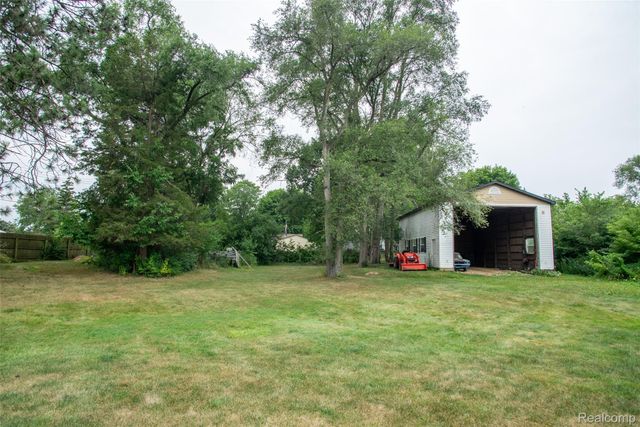 228 Coleman Drive, Waterford Charter Township, MI 48328
