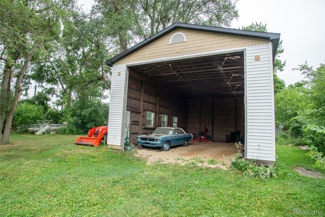 228 Coleman Drive, Waterford Charter Township, MI 48328
