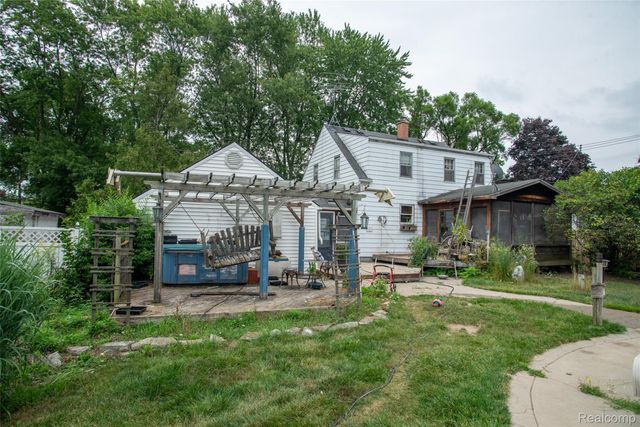 228 Coleman Drive, Waterford Charter Township, MI 48328