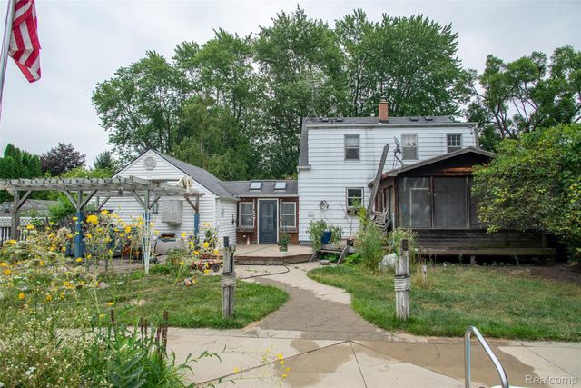 228 Coleman Drive, Waterford Charter Township, MI 48328