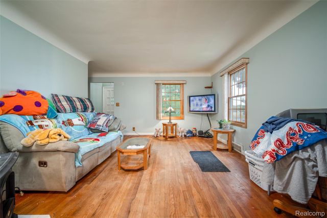 228 Coleman Drive, Waterford Charter Township, MI 48328
