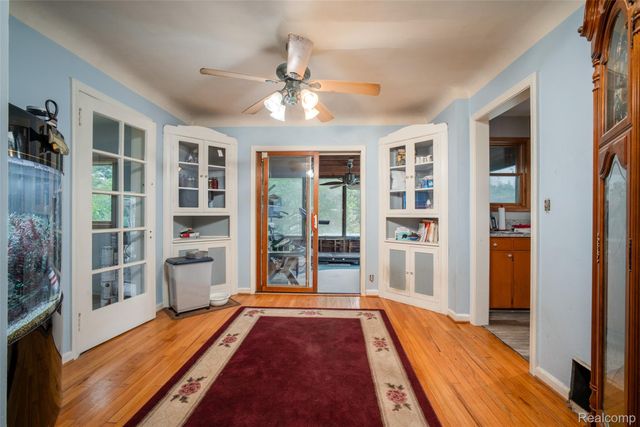 228 Coleman Drive, Waterford Charter Township, MI 48328