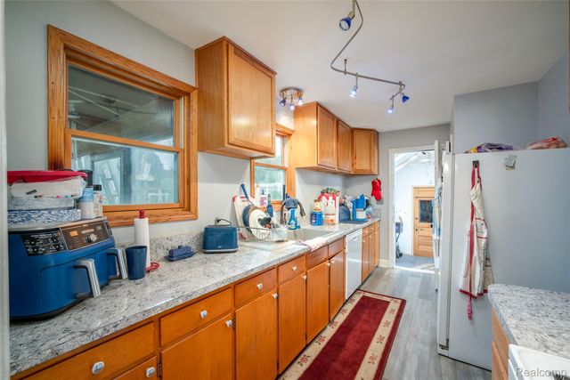 228 Coleman Drive, Waterford Charter Township, MI 48328