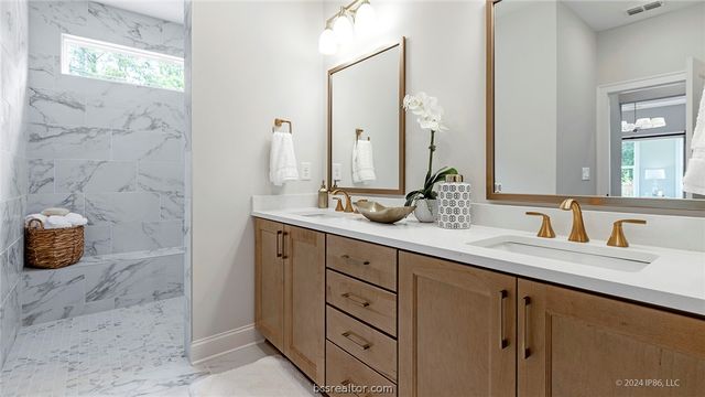 4052 Lakeside Club Drive, College Station, TX 77845