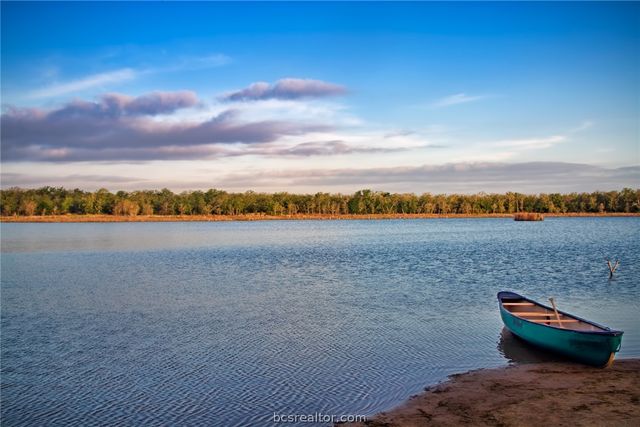 4052 Lakeside Club Drive, College Station, TX 77845