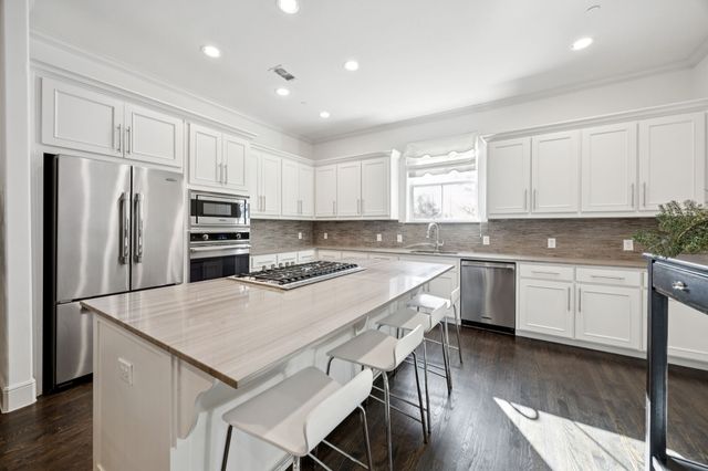 7700 Eastern Avenue 702, Dallas, TX 75209