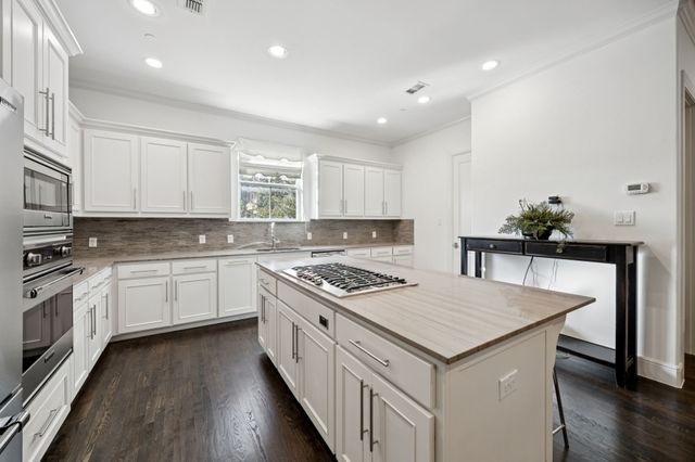 7700 Eastern Avenue 702, Dallas, TX 75209