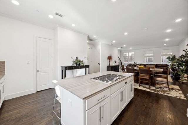 7700 Eastern Avenue 702, Dallas, TX 75209