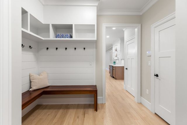 12 Pleasant St, Burlington, MA 01803