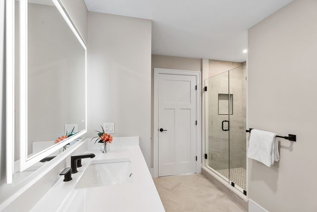 12 Pleasant St, Burlington, MA 01803