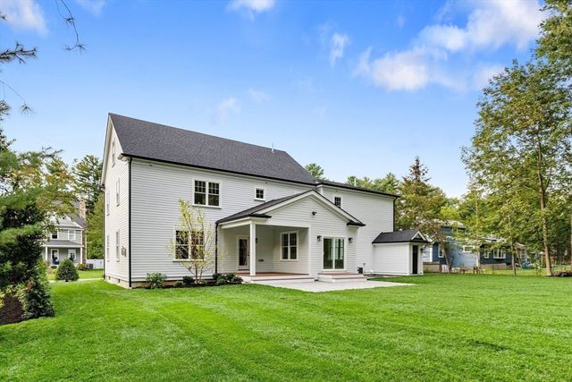 12 Pleasant St, Burlington, MA 01803