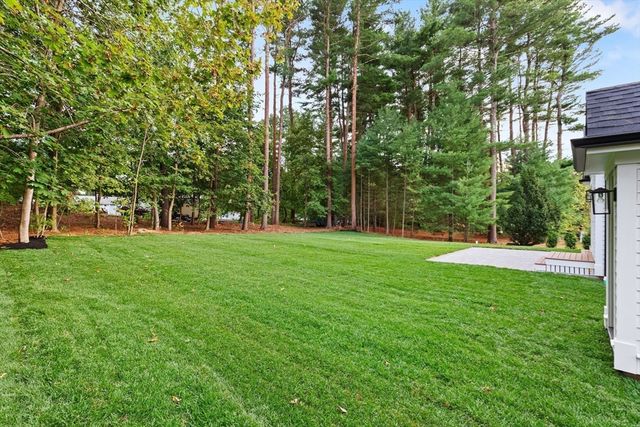 12 Pleasant St, Burlington, MA 01803