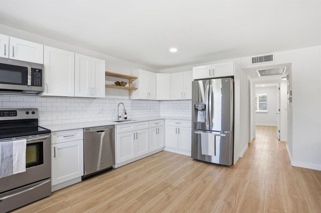 2005 Newport G, Deerfield Beach, FL 33442