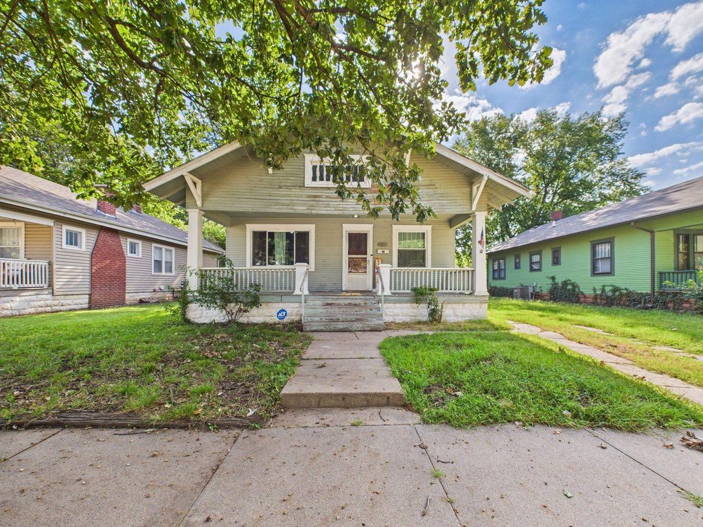 738 S Laura Ave, Wichita, KS 67211