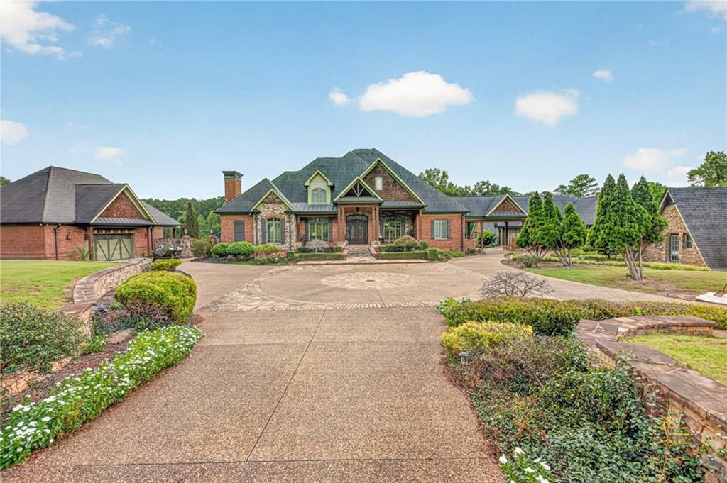 Image 1 of property listing at 4984 Donald Drive, Loganville, GA 30052