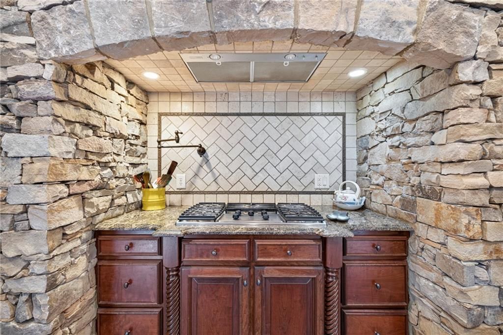 Image 17 of property listing at 4984 Donald Drive, Loganville, GA 30052
