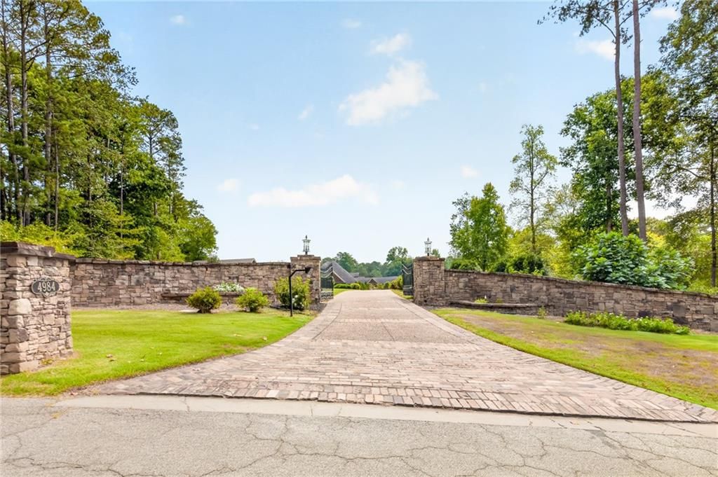Image 3 of property listing at 4984 Donald Drive, Loganville, GA 30052