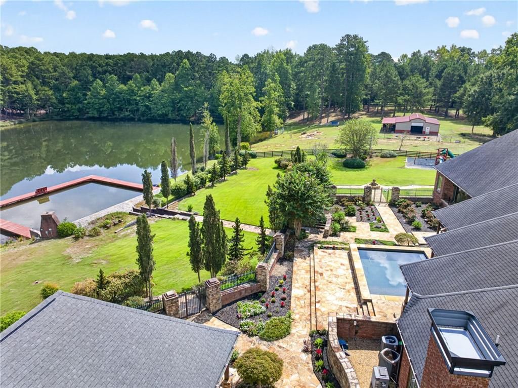 Image 5 of property listing at 4984 Donald Drive, Loganville, GA 30052