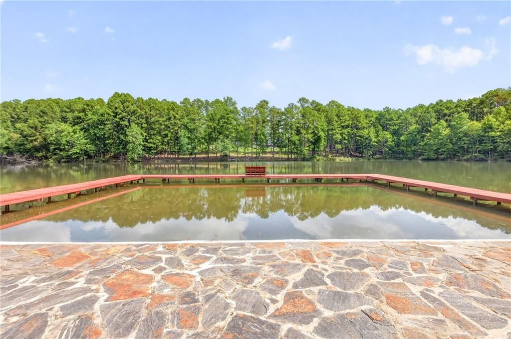 Image 7 of property listing at 4984 Donald Drive, Loganville, GA 30052