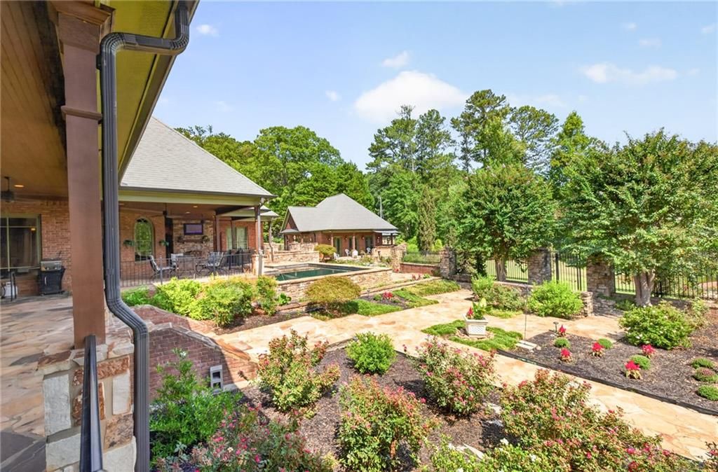 Image 9 of property listing at 4984 Donald Drive, Loganville, GA 30052