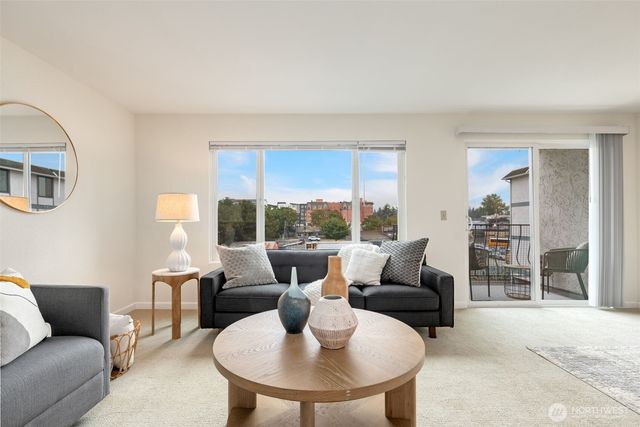 12300 28th Avenue NE #208, Seattle, WA 98125