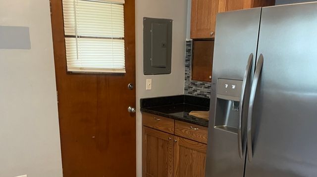 632 N Center Street 2W, Naperville, IL 60563