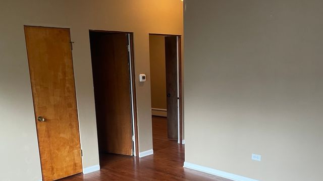 632 N Center Street 2W, Naperville, IL 60563