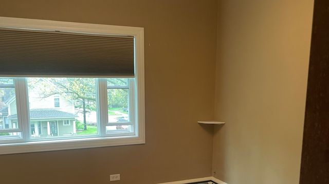 632 N Center Street 2W, Naperville, IL 60563