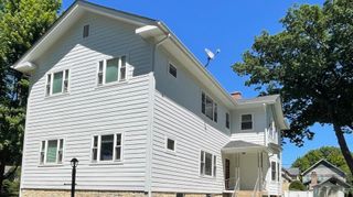 632 N Center Street 2W, Naperville, IL 60563
