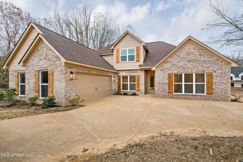 31 Scattered Oaks Drive, Byhalia, MS 38611 — exterior