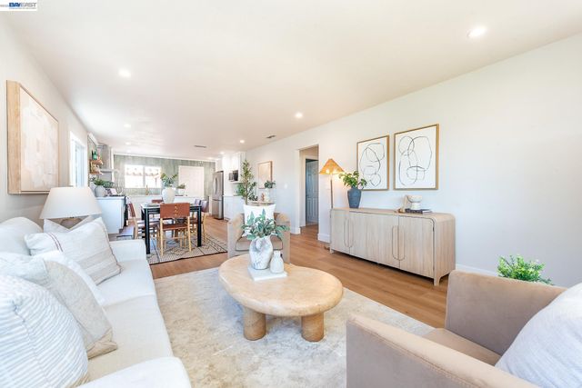 36120 Pizarro Dr, Fremont, CA 94536