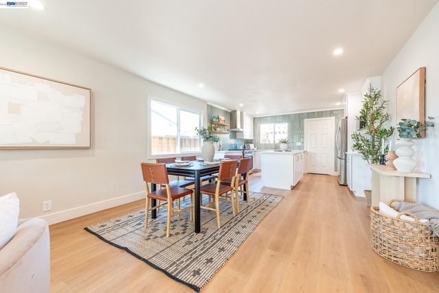 36120 Pizarro Dr, Fremont, CA 94536