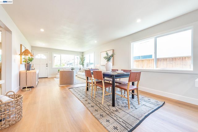 36120 Pizarro Dr, Fremont, CA 94536