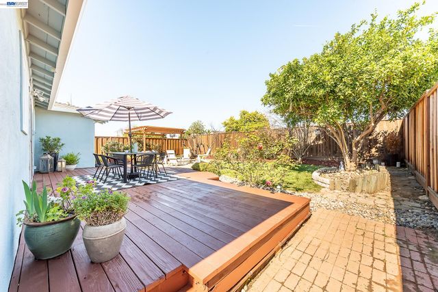 36120 Pizarro Dr, Fremont, CA 94536