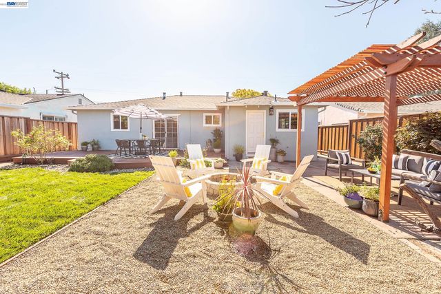 36120 Pizarro Dr, Fremont, CA 94536