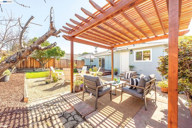 36120 Pizarro Dr, Fremont, CA 94536