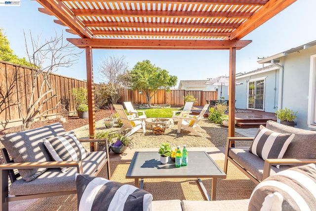 36120 Pizarro Dr, Fremont, CA 94536