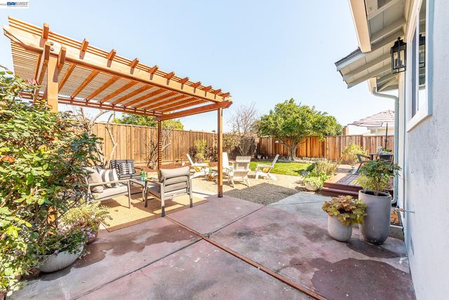 36120 Pizarro Dr, Fremont, CA 94536