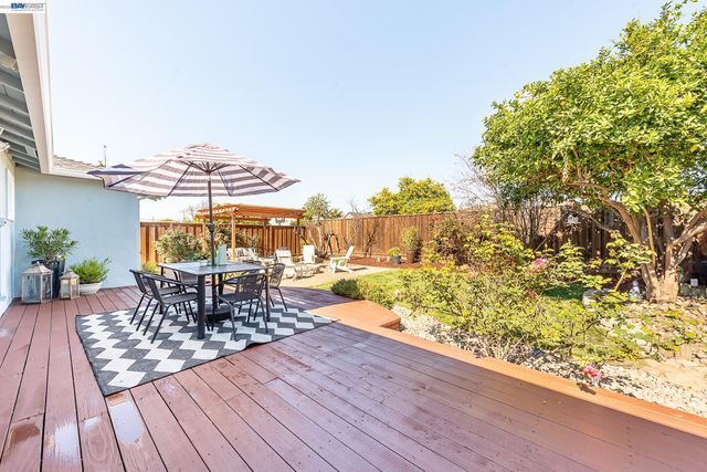 36120 Pizarro Dr, Fremont, CA 94536