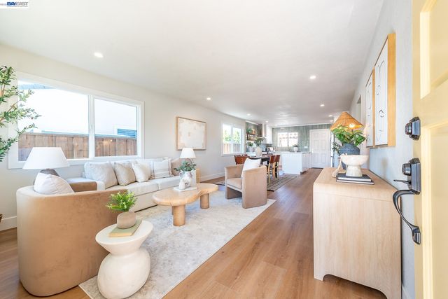 36120 Pizarro Dr, Fremont, CA 94536