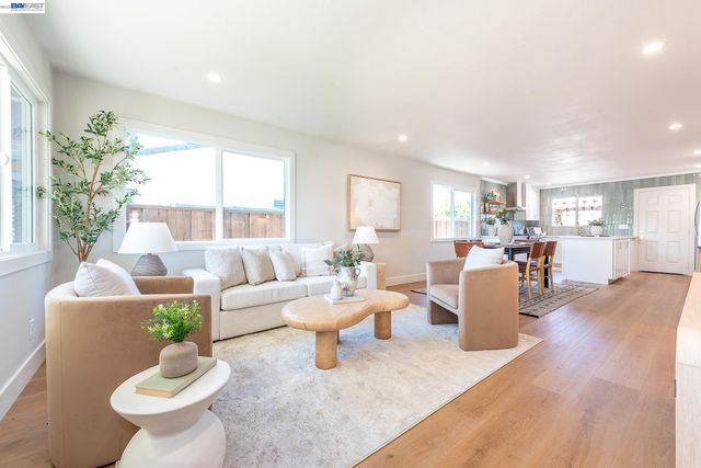 36120 Pizarro Dr, Fremont, CA 94536