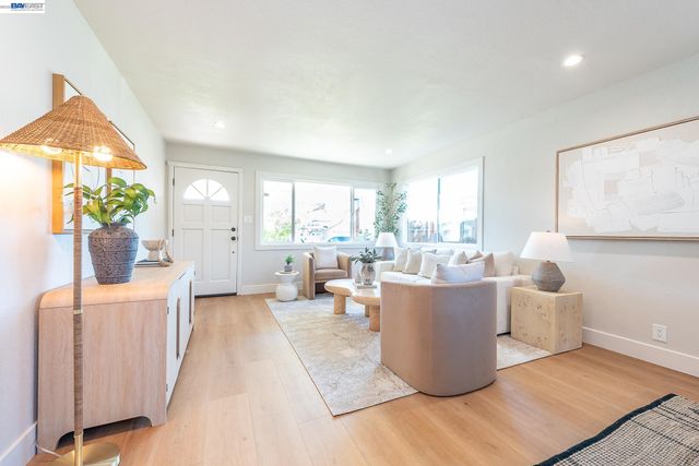 36120 Pizarro Dr, Fremont, CA 94536