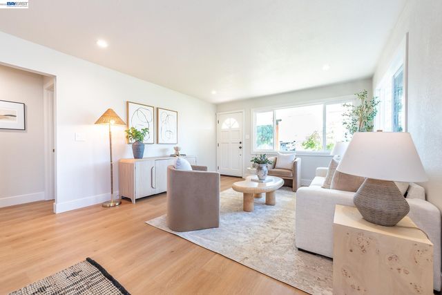 36120 Pizarro Dr, Fremont, CA 94536