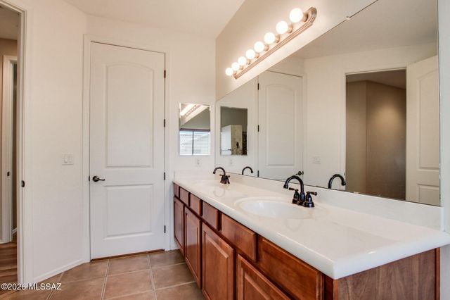 6041 W Ten Star Drive, Tucson, AZ 85713