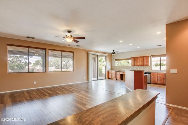 6041 W Ten Star Drive, Tucson, AZ 85713