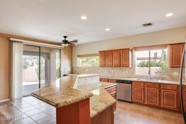 6041 W Ten Star Drive, Tucson, AZ 85713