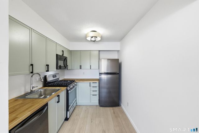 449 Thoreau Street 449, Branford, CT 06405