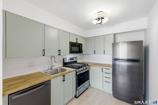 449 Thoreau Street 449, Branford, CT 06405