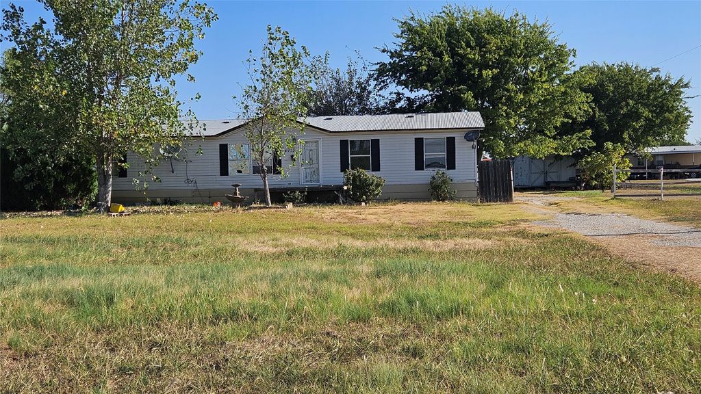 8913 Holly Road, Alvarado, TX 76009 — photo 2