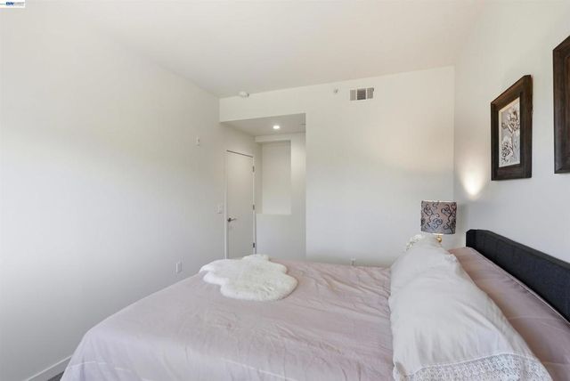 6465 San Pablo Ave 3-2, Oakland, CA 94608